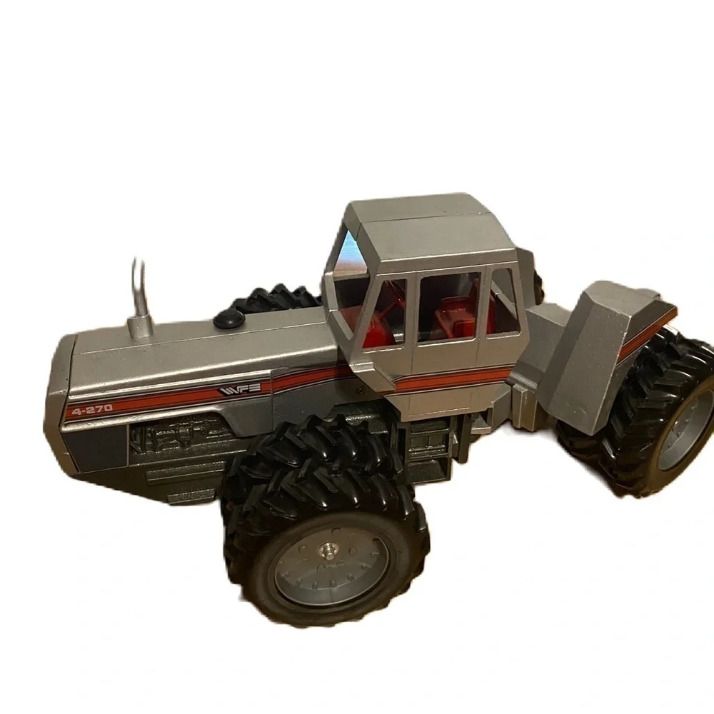 SCALE MODELS 1/16 WHITE WFE 4-270 FIELD BOSS FARM TOY TRACTOR 4WD W/ Duals